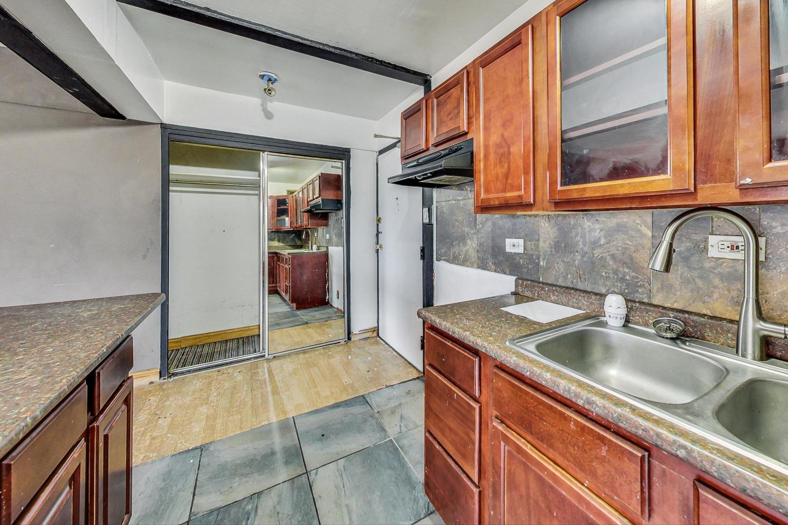 7337 S South Shore Drive 430 Property Photo 12