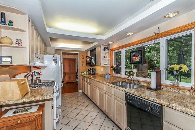 702 S Rohlwing Road Property Photo 4