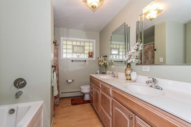 702 S Rohlwing Road Property Photo 11