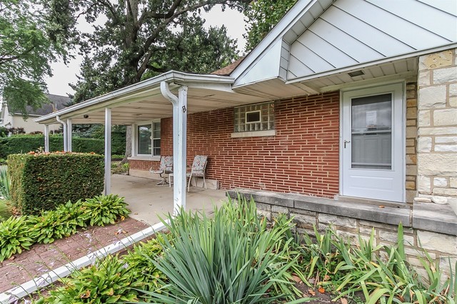 702 S Rohlwing Road Property Photo 12