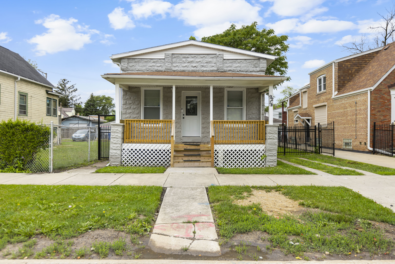 9214 S Woodlawn Avenue Property Photo 1