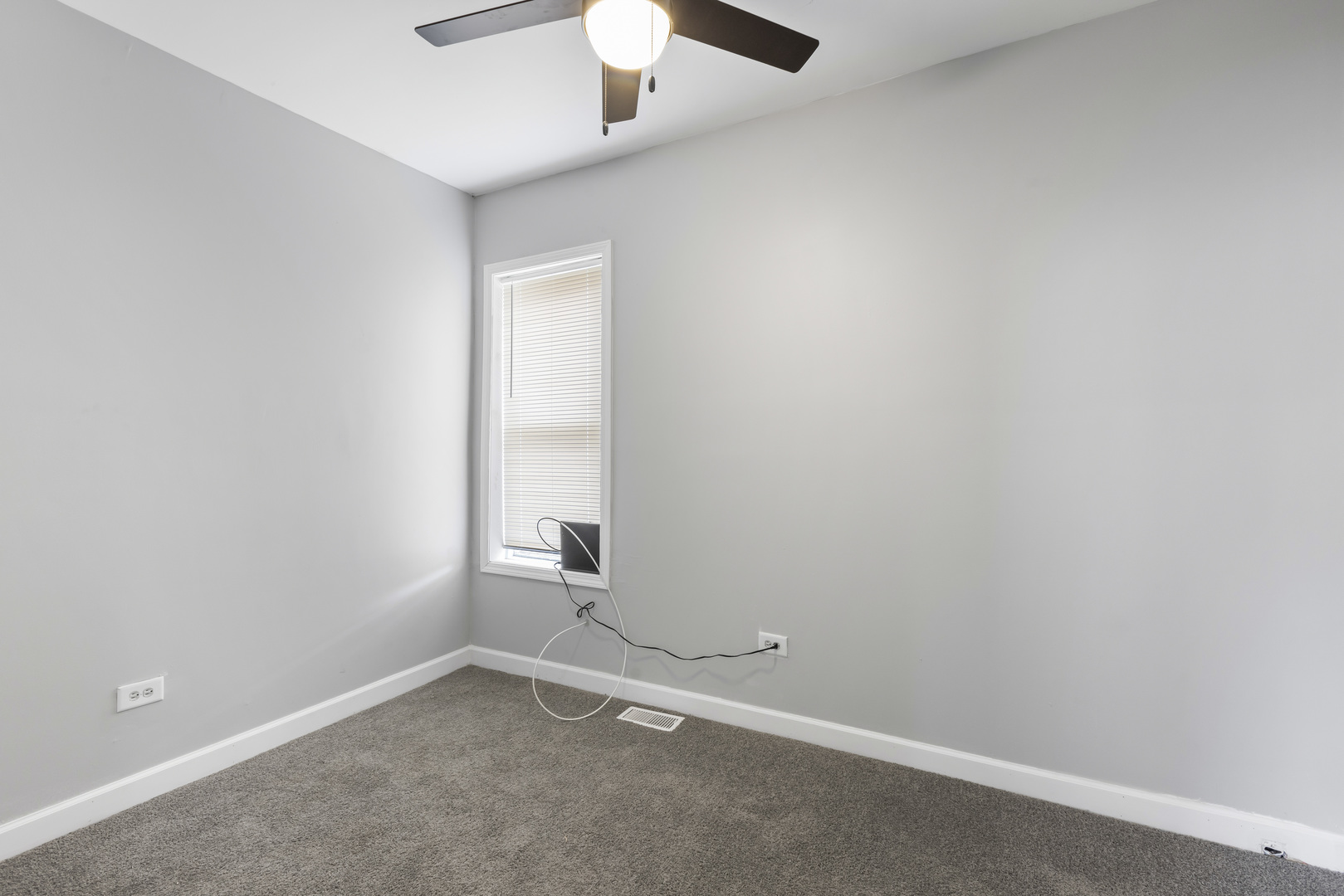 9214 S Woodlawn Avenue Property Photo 8