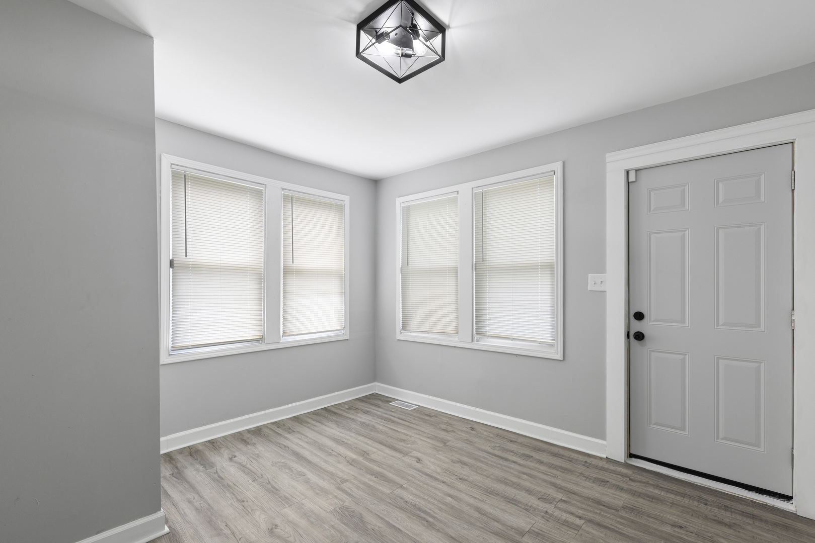 9214 S Woodlawn Avenue Property Photo 11