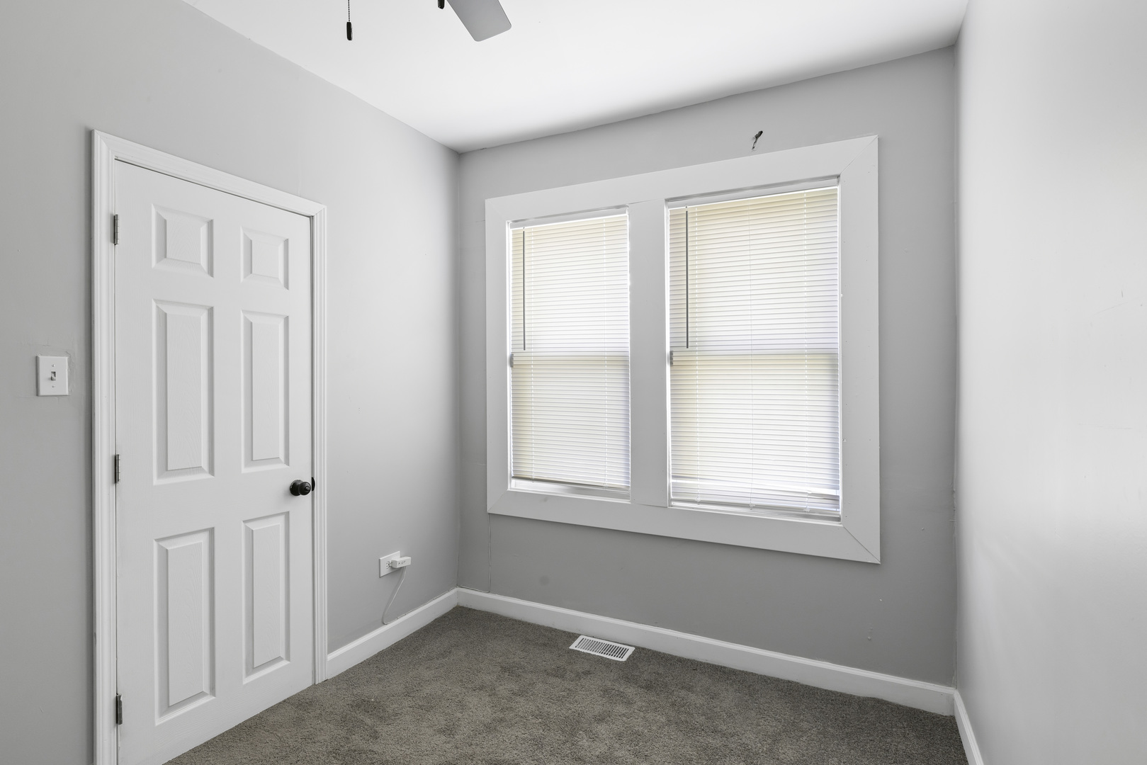 9214 S Woodlawn Avenue Property Photo 12