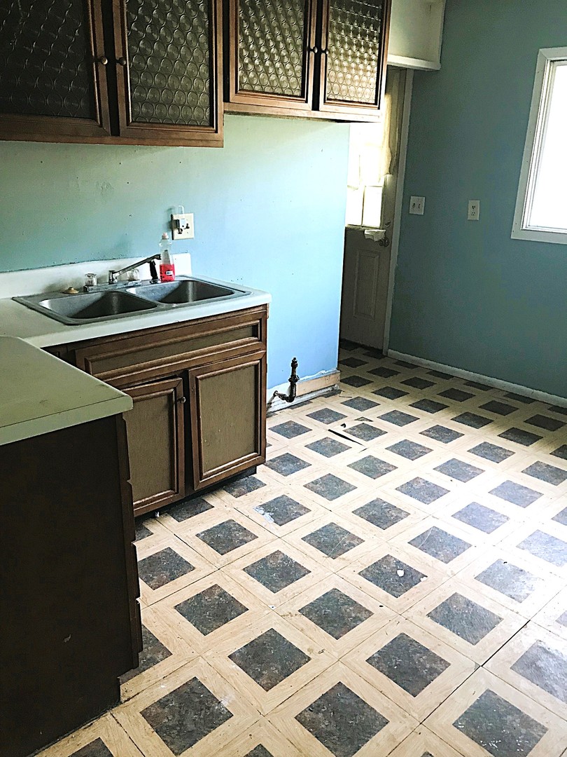 1702 W 9th Street Property Photo 3