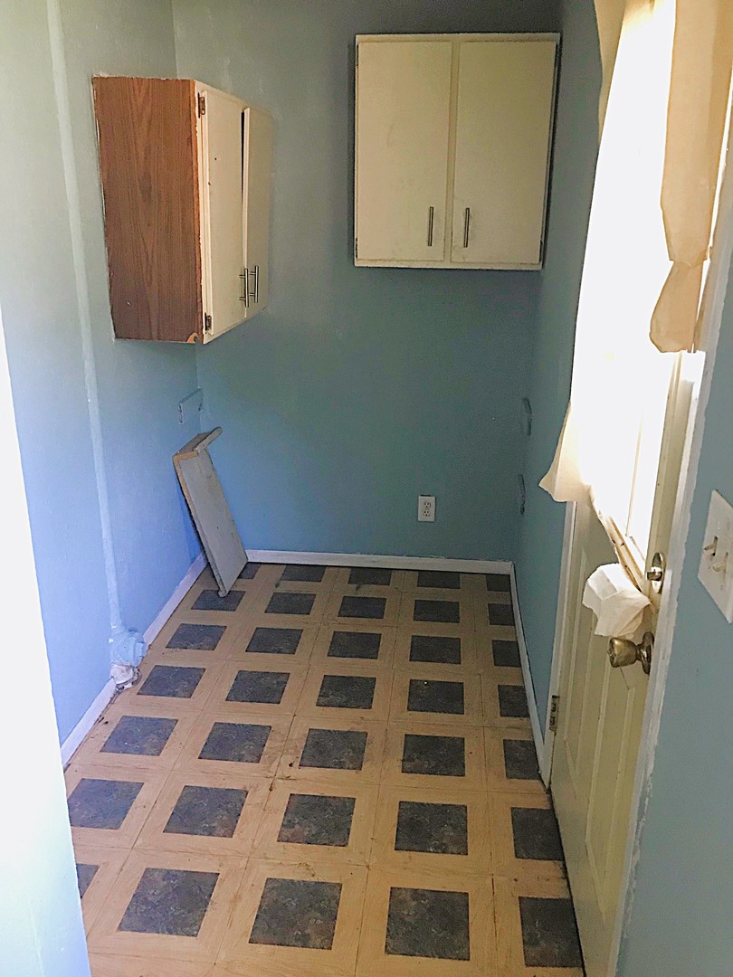 1702 W 9th Street Property Photo 4