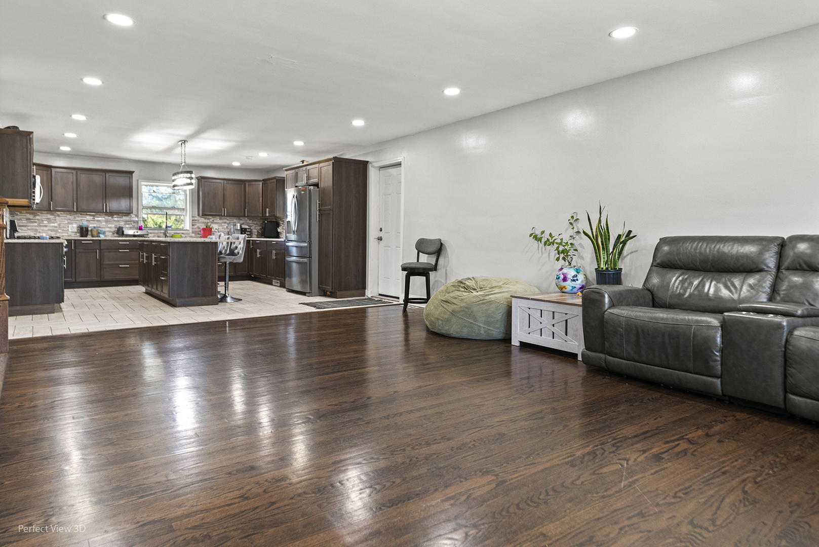 990 Hirsch Boulevard Property Photo 3
