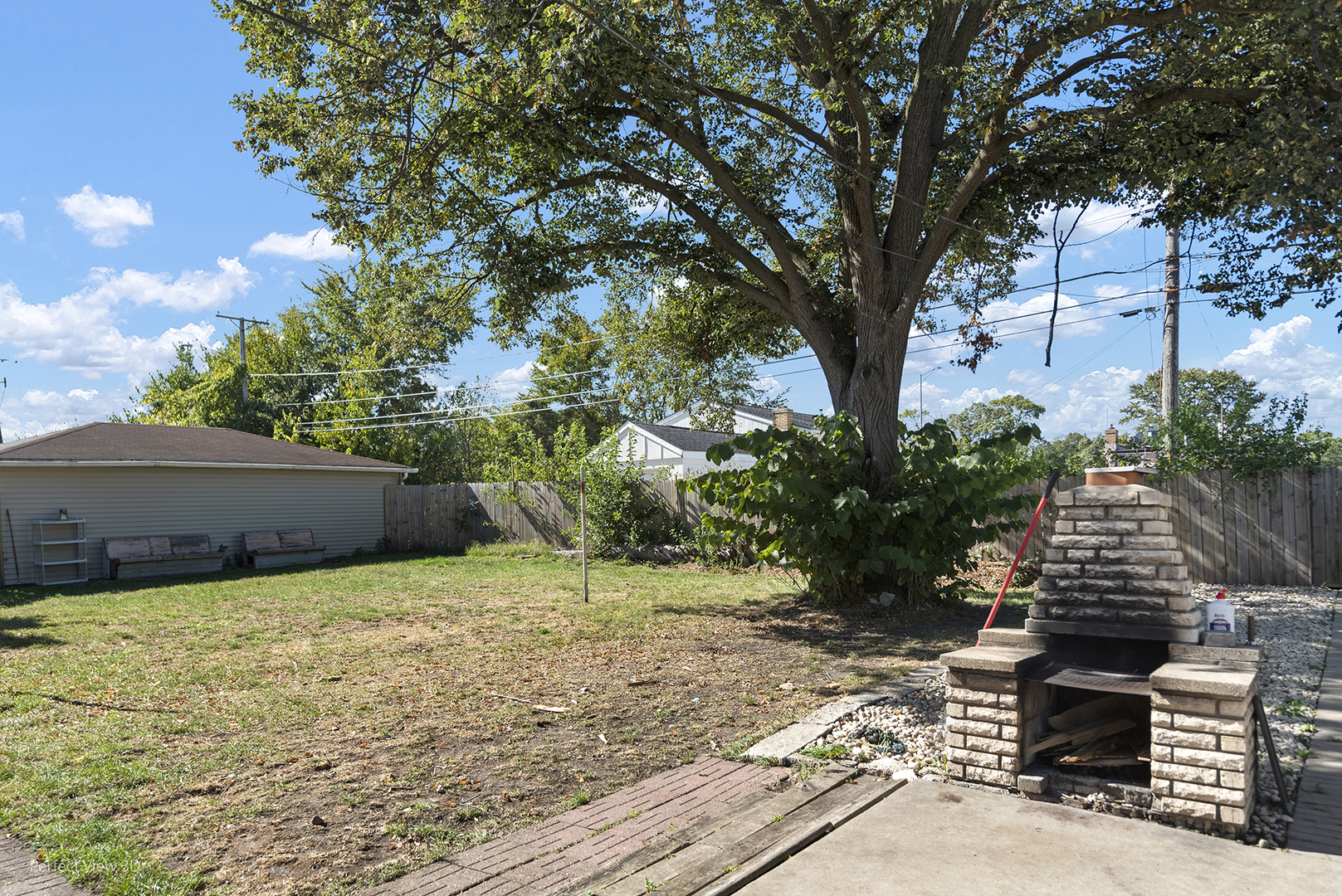 990 Hirsch Boulevard Property Photo 16