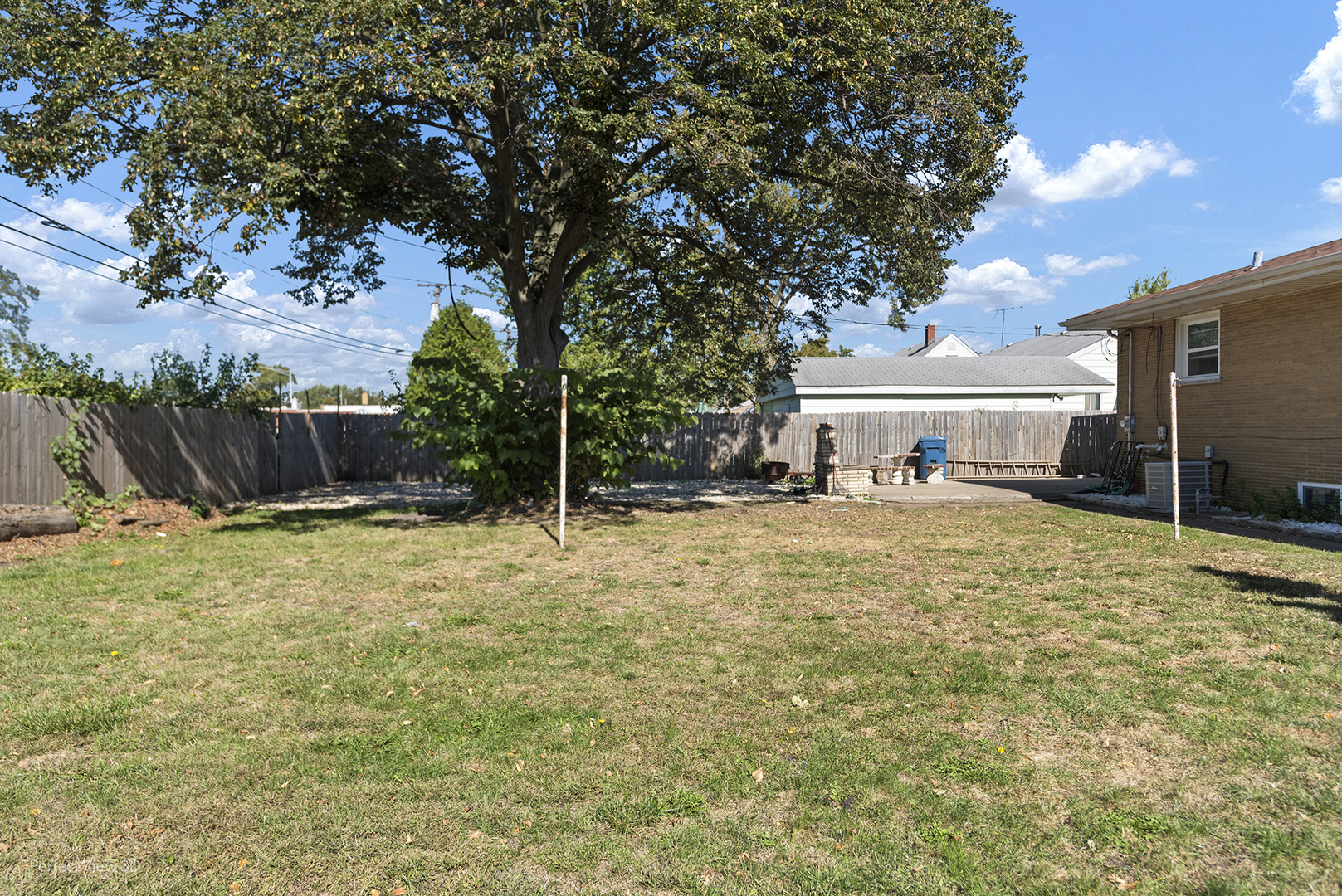 990 Hirsch Boulevard Property Photo 18