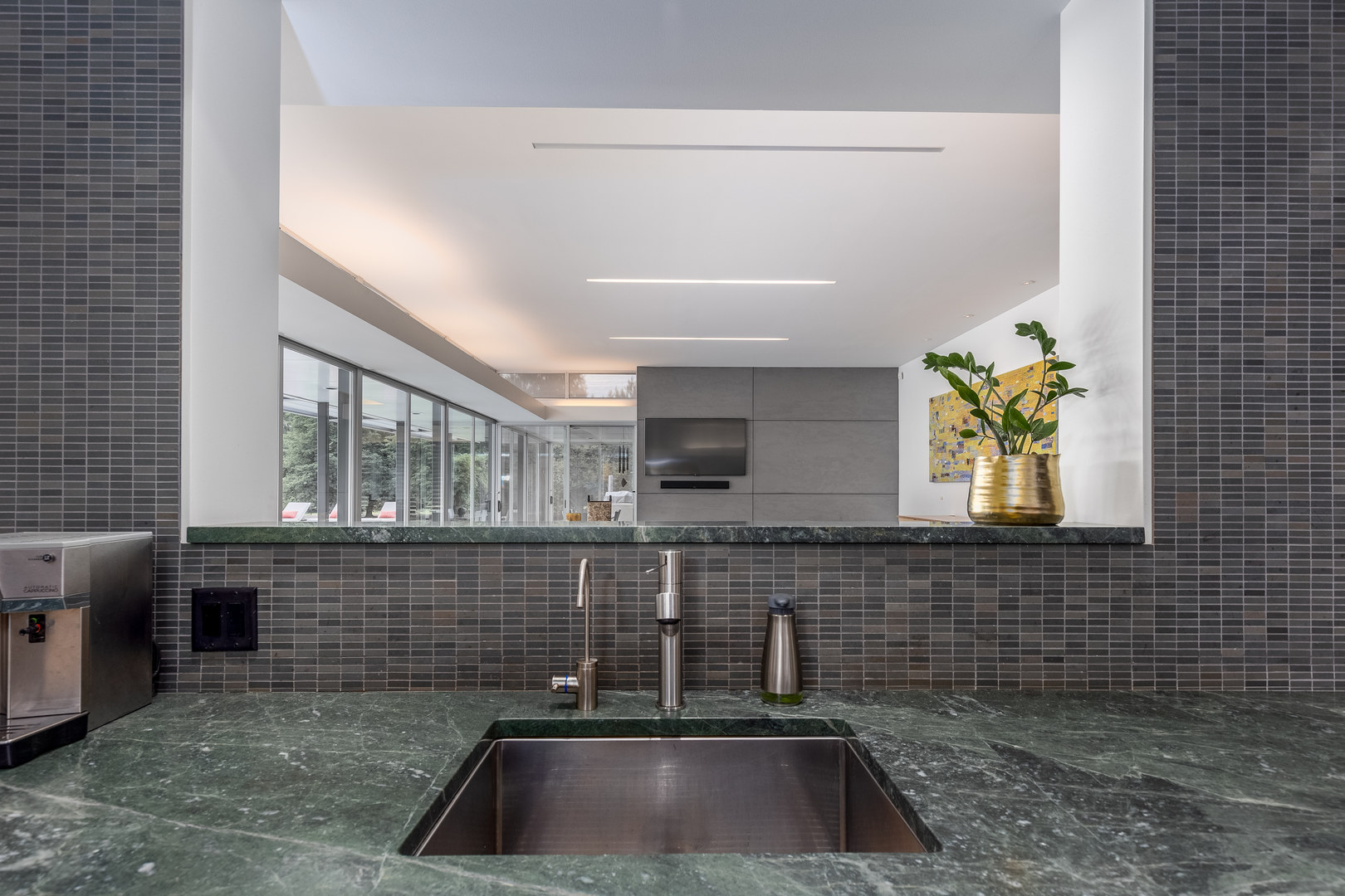12 Gunia Avenue Property Photo 37