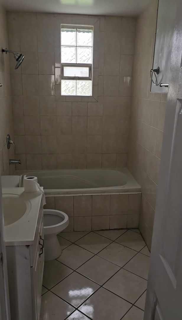 7245 S Green Street Property Photo 3