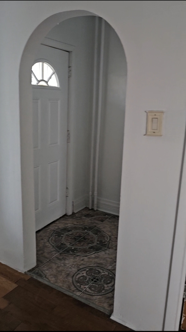 7245 S Green Street Property Photo 5