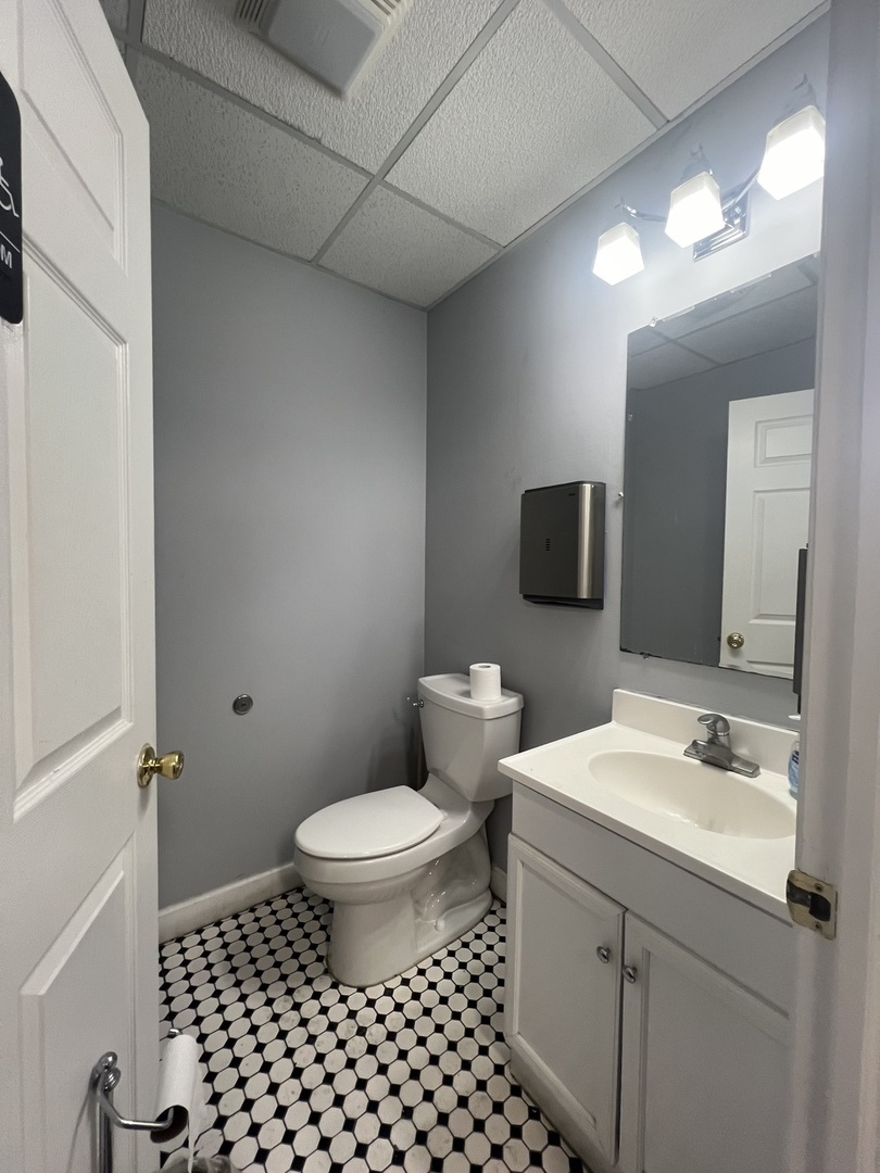 906 W Belmont Avenue Property Photo 14
