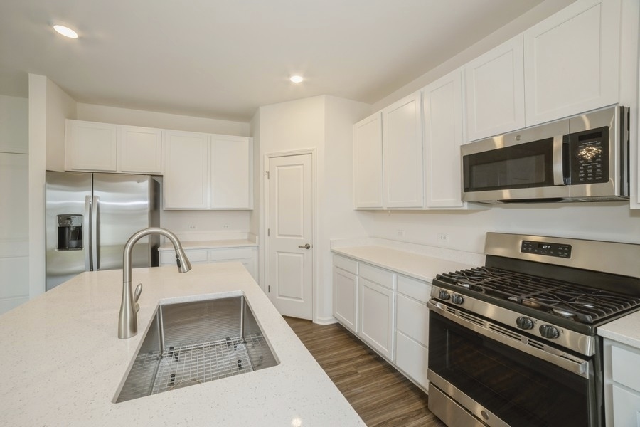 630 S Joliet Street Property Photo 4