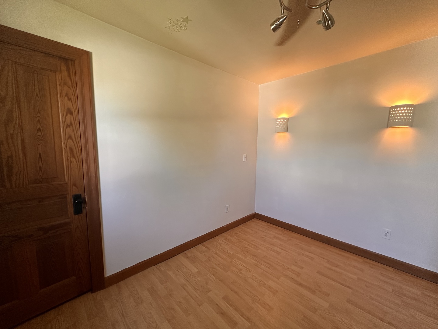 220 W Green Street Property Photo 15