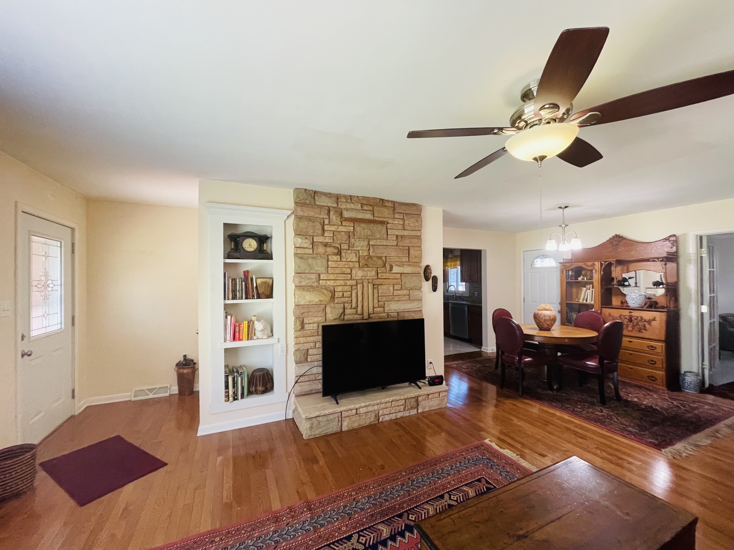 1007 W Bridge Street Property Photo 4