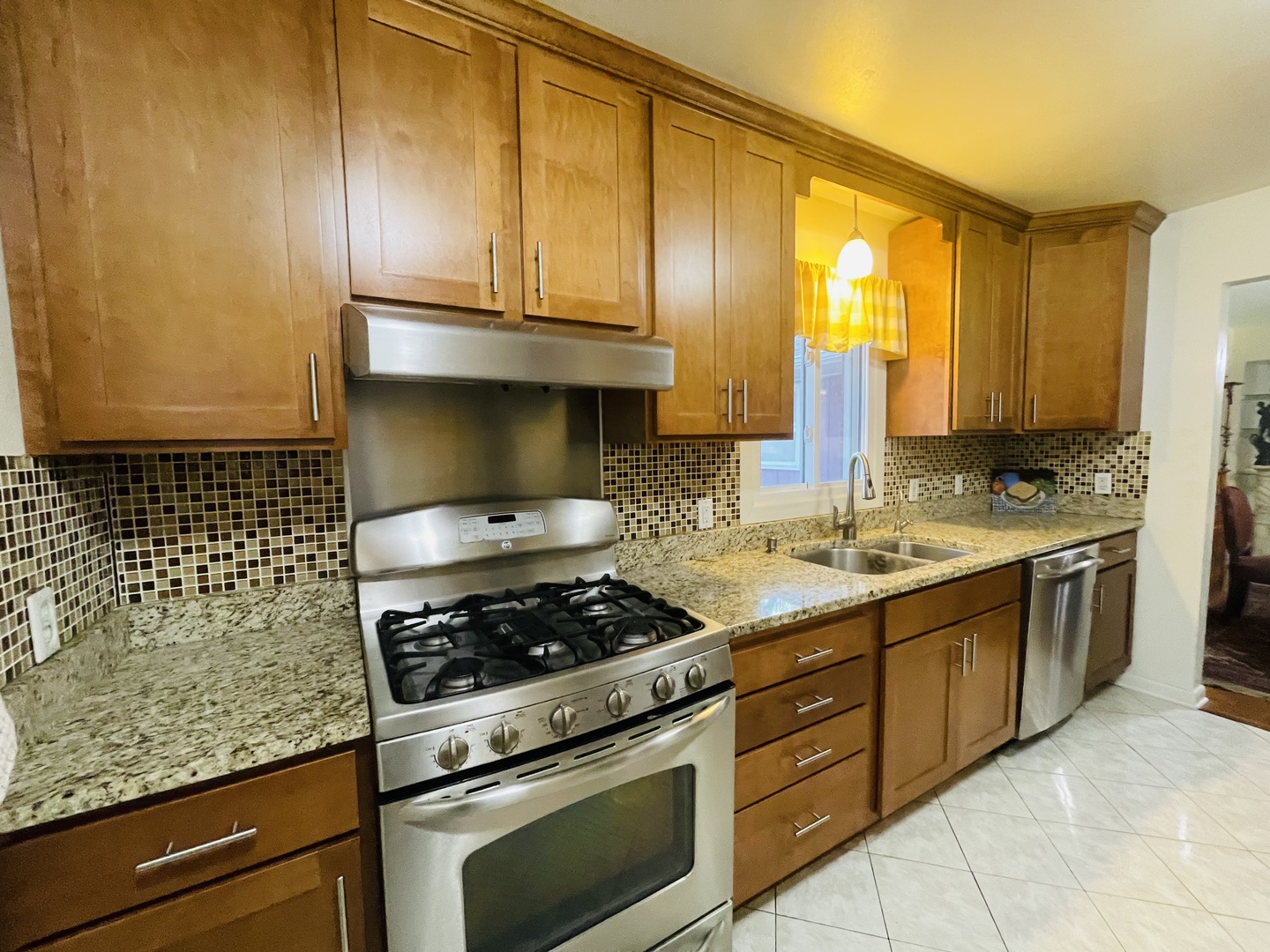 1007 W Bridge Street Property Photo 9
