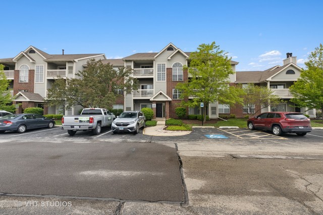 61 Kensington Circle 305 Property Photo 2