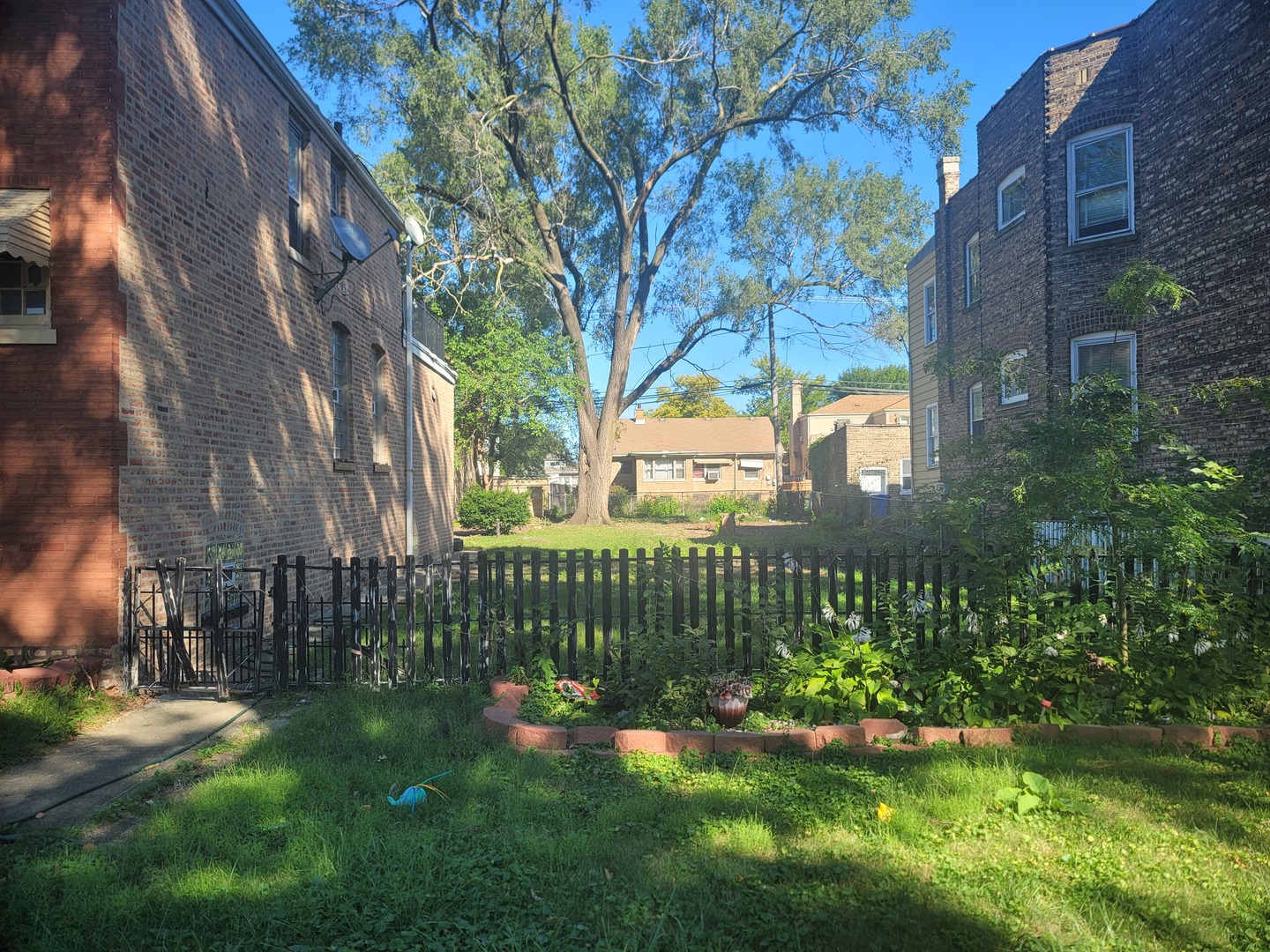 9411 S Calumet Avenue Property Photo 1