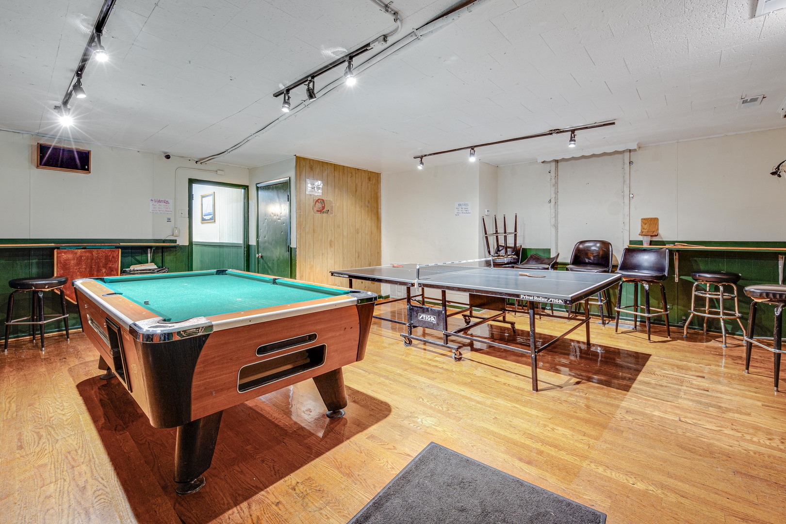 3916 N Ashland Avenue Property Photo 8