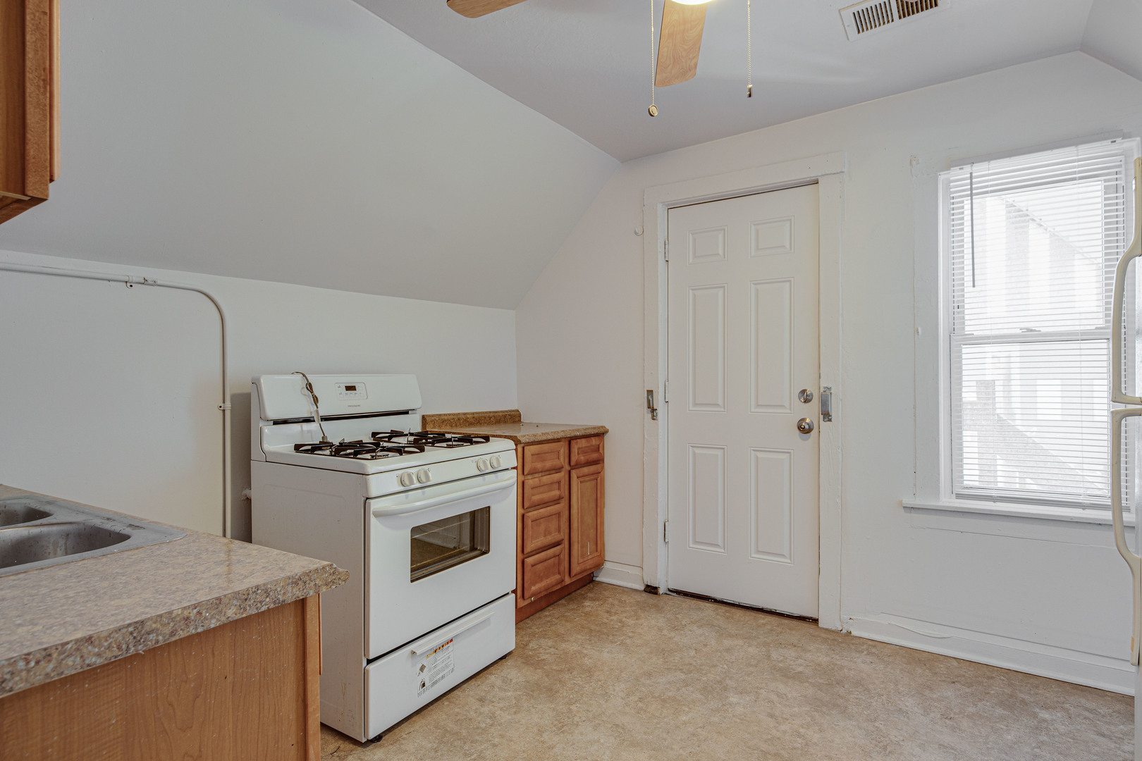 3916 N Ashland Avenue Property Photo 11