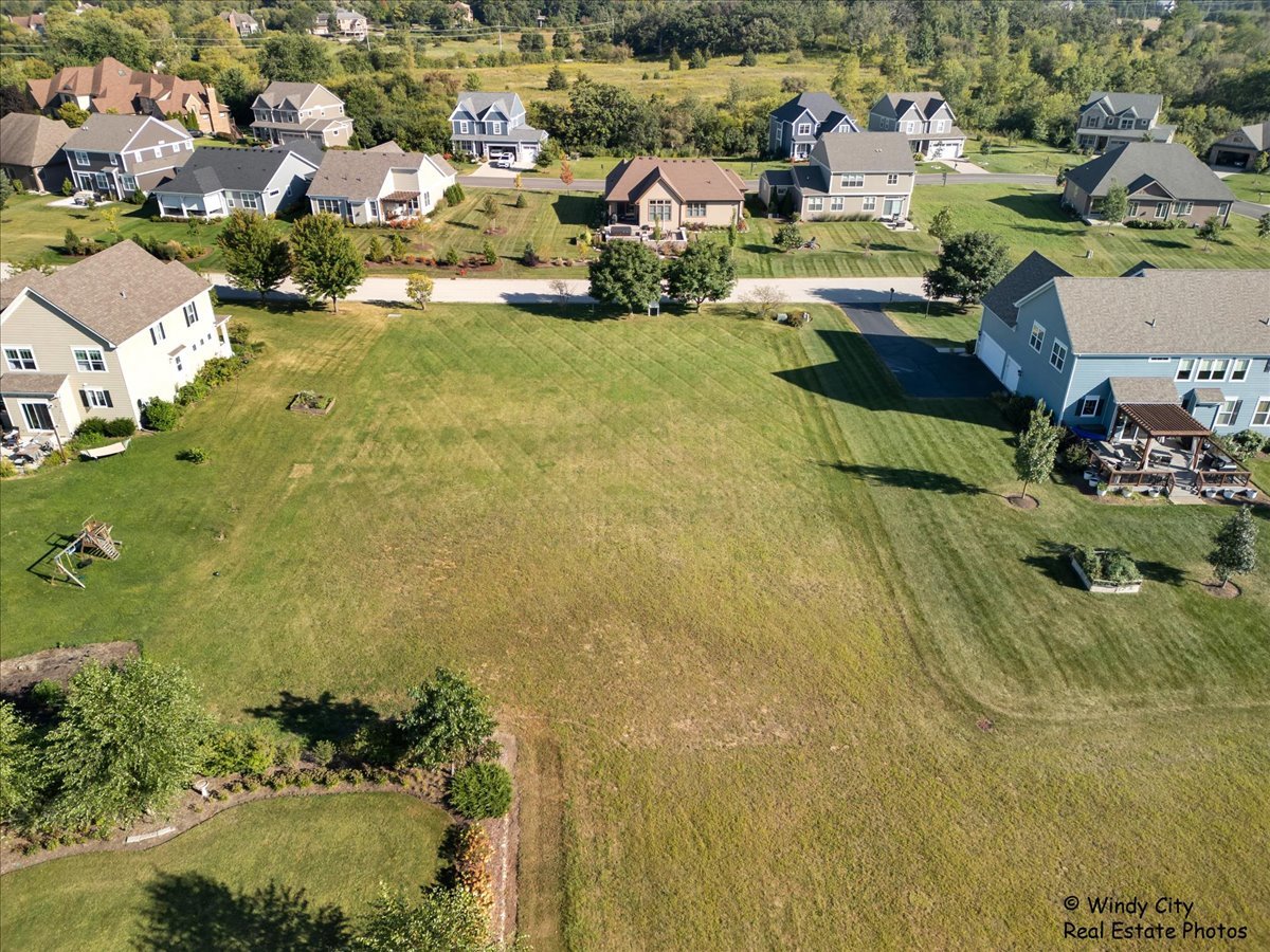 6830 Woodland Hills Drive Property Photo 5