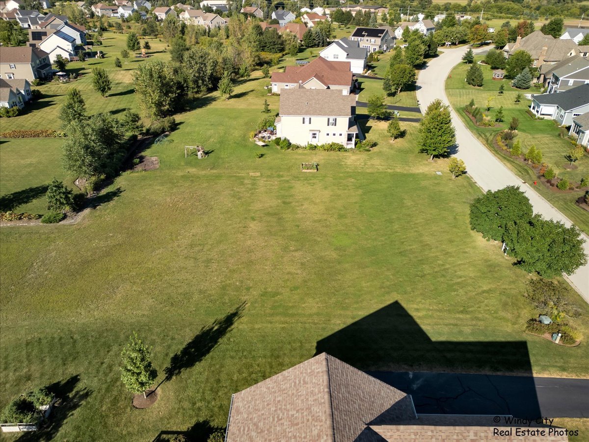 6830 Woodland Hills Drive Property Photo 7