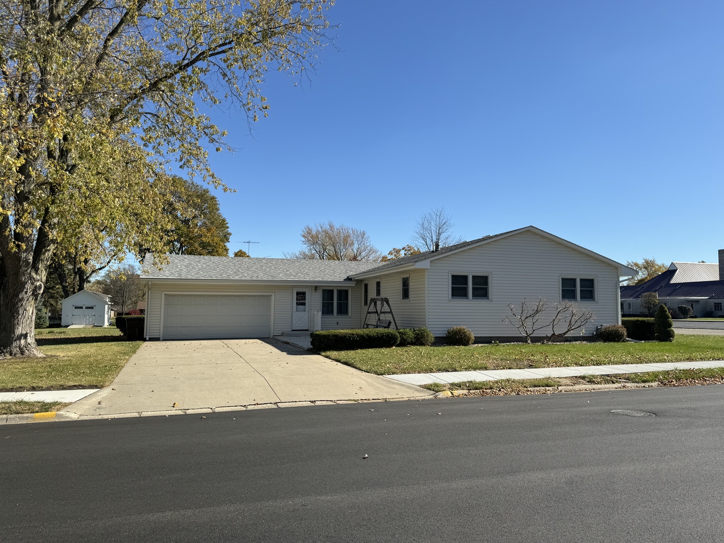 205 E 4th Street Property Photo 6