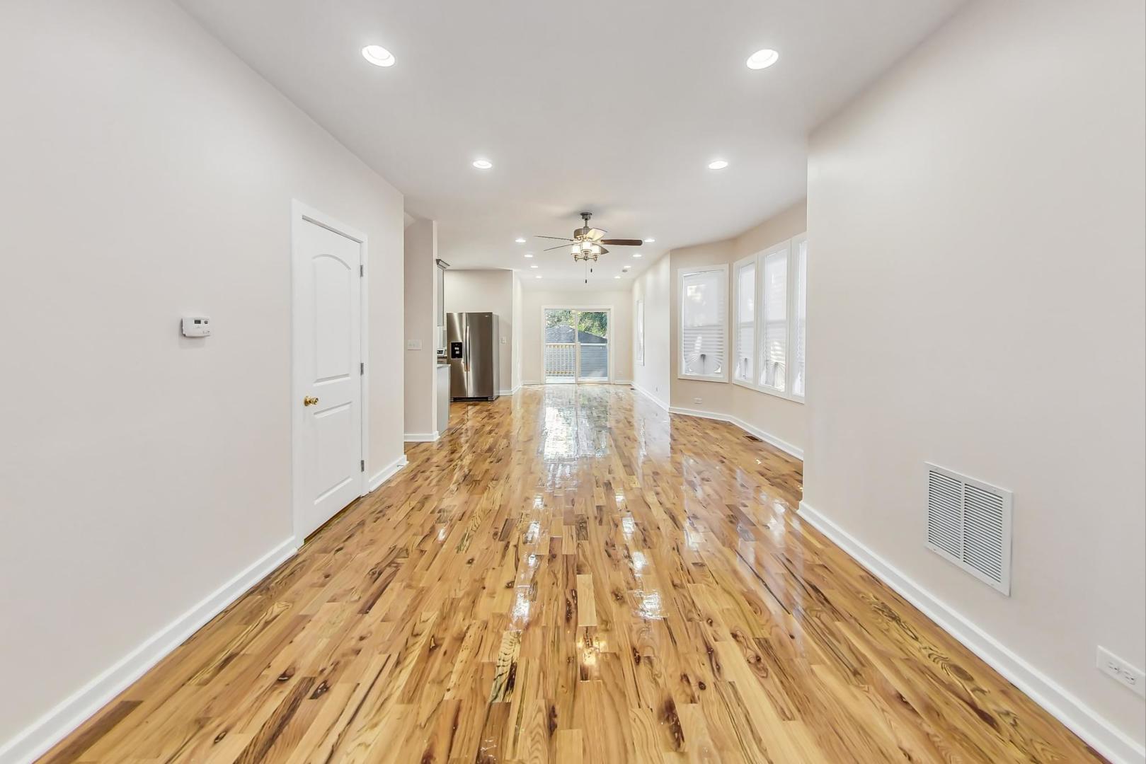 8251 S East End Avenue Property Photo 7