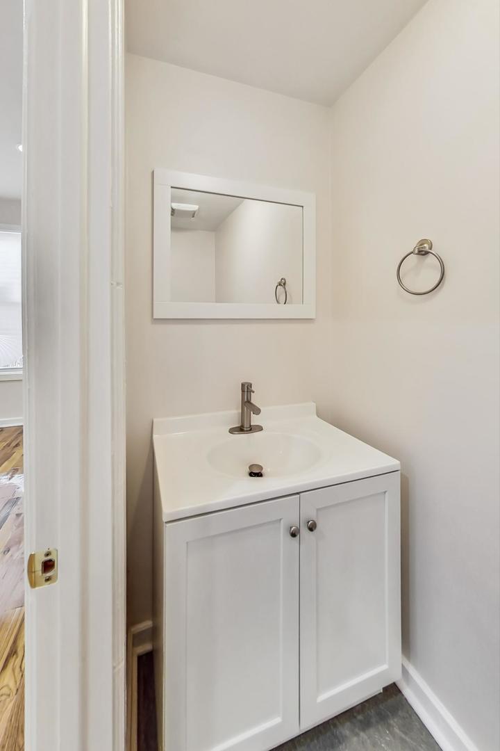 8251 S East End Avenue Property Photo 17