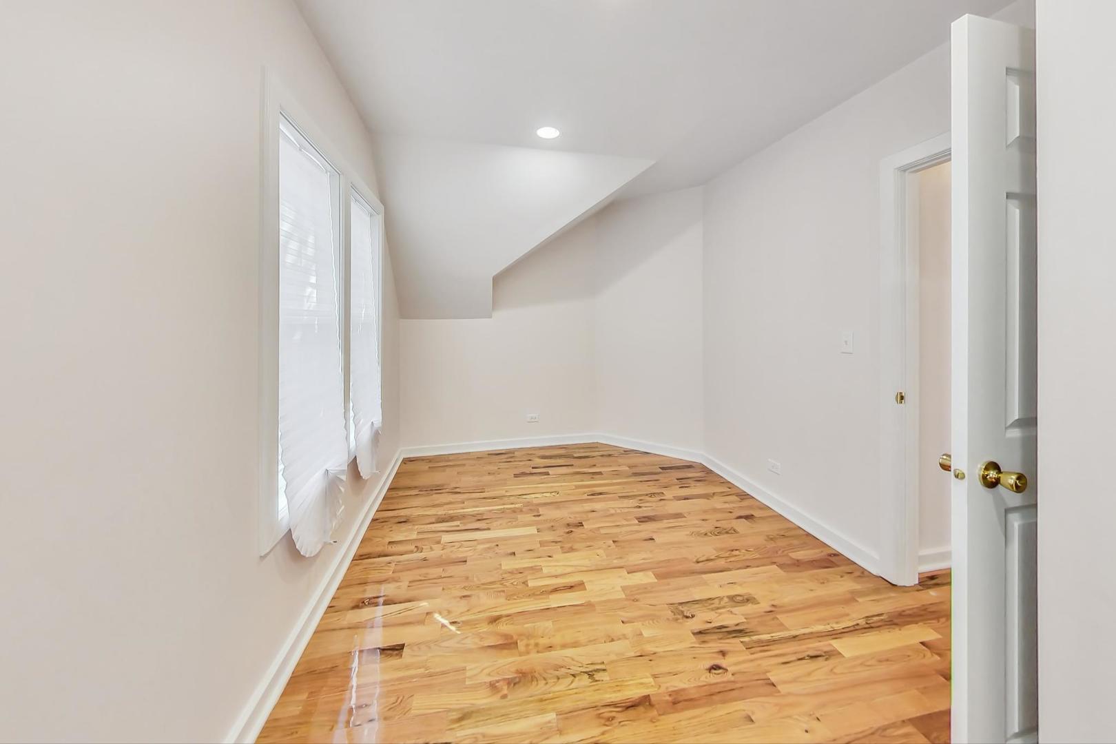 8251 S East End Avenue Property Photo 28