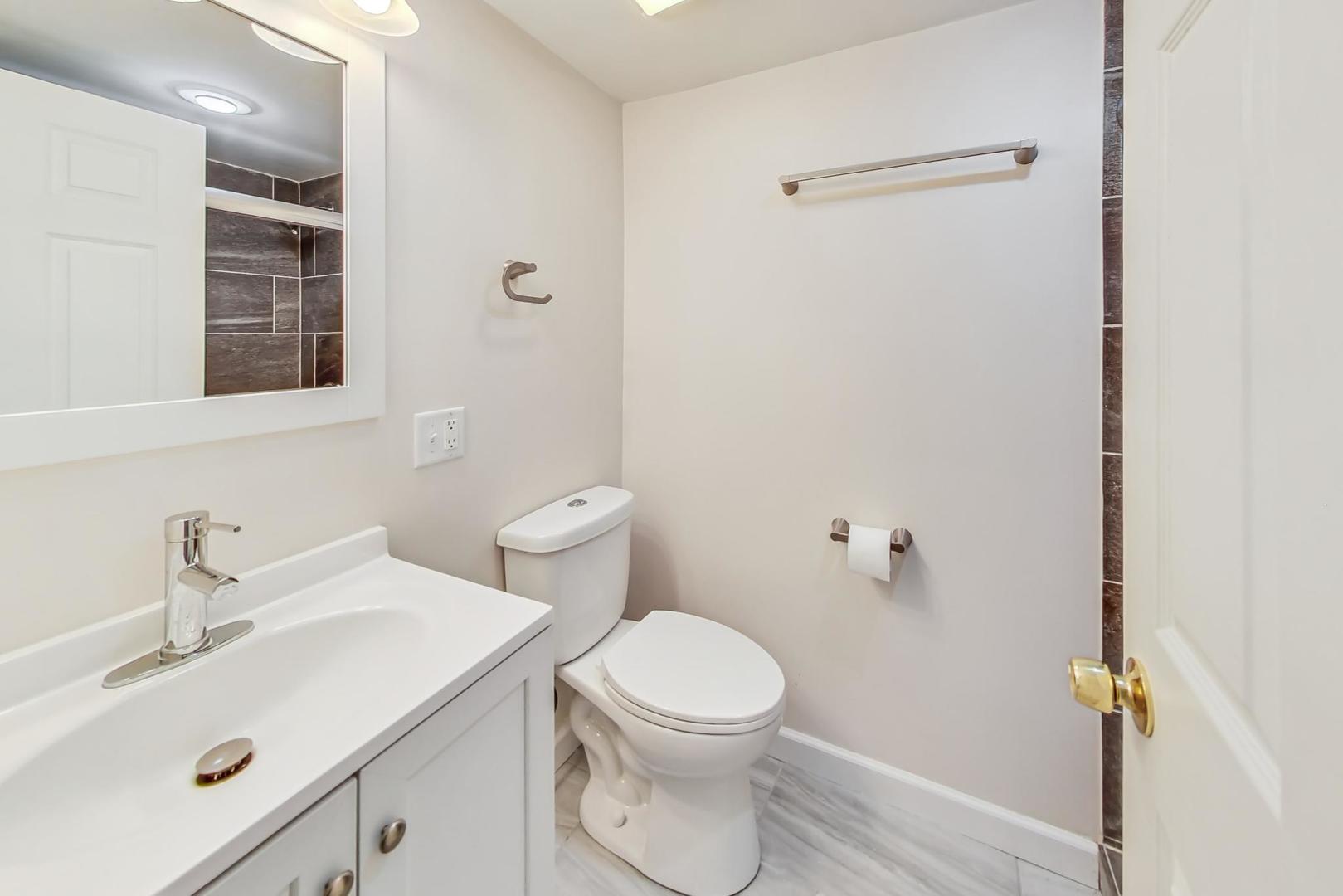 8251 S East End Avenue Property Photo 38