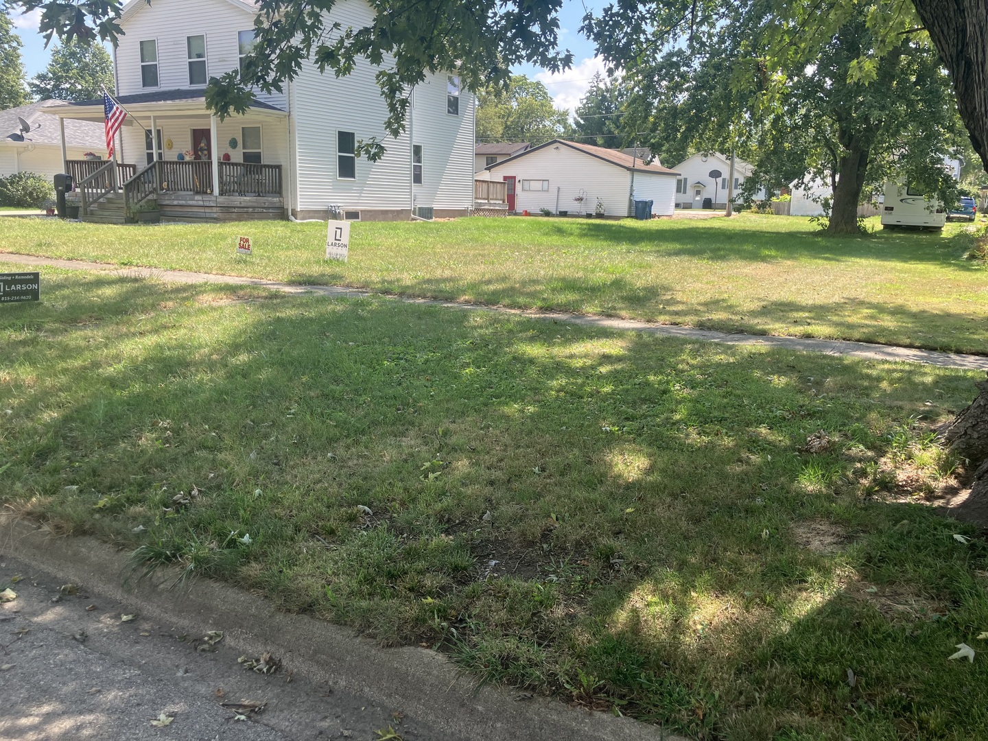 305 E Delaware Street Property Photo 3