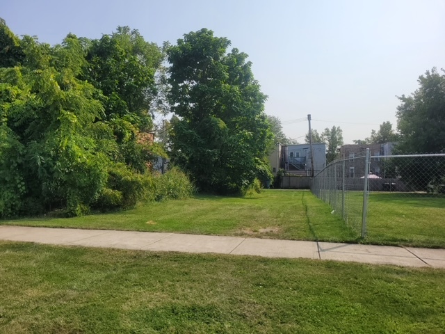 533 W 62nd Street Property Photo 2
