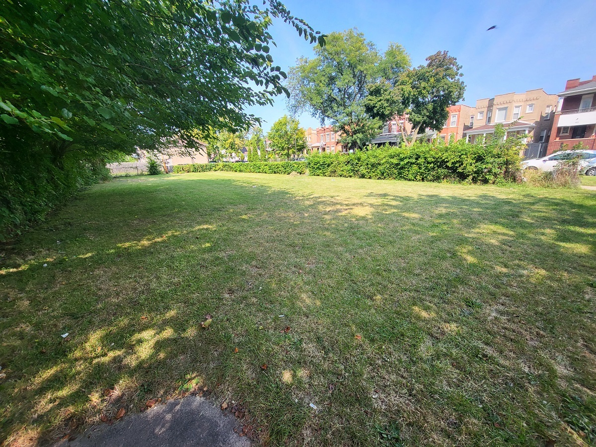 5404 W Walton Street Property Photo 3