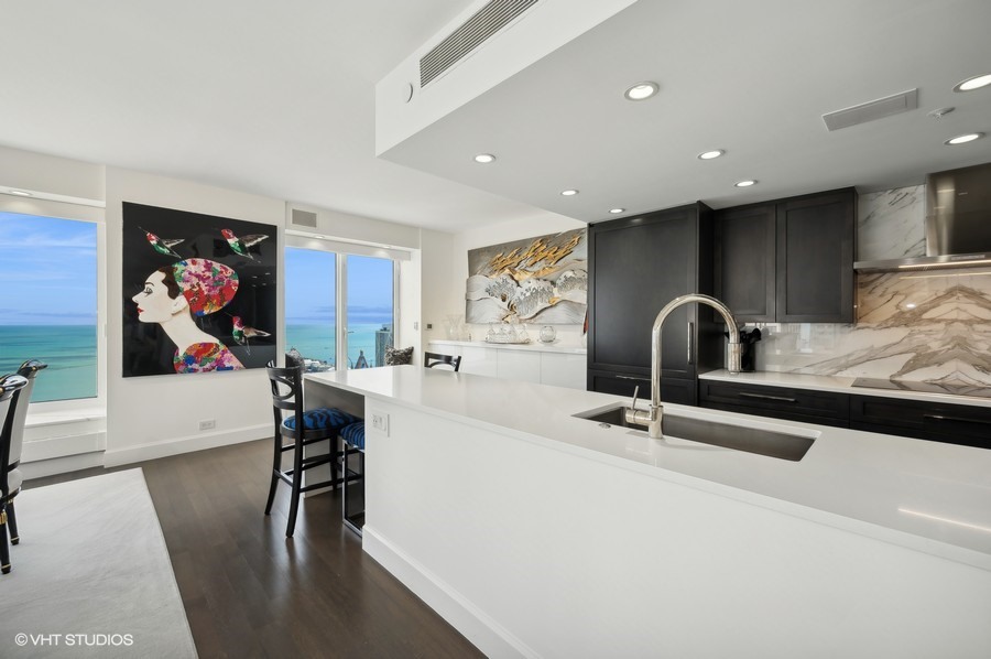 161 E Chicago Avenue 50a Property Photo 6