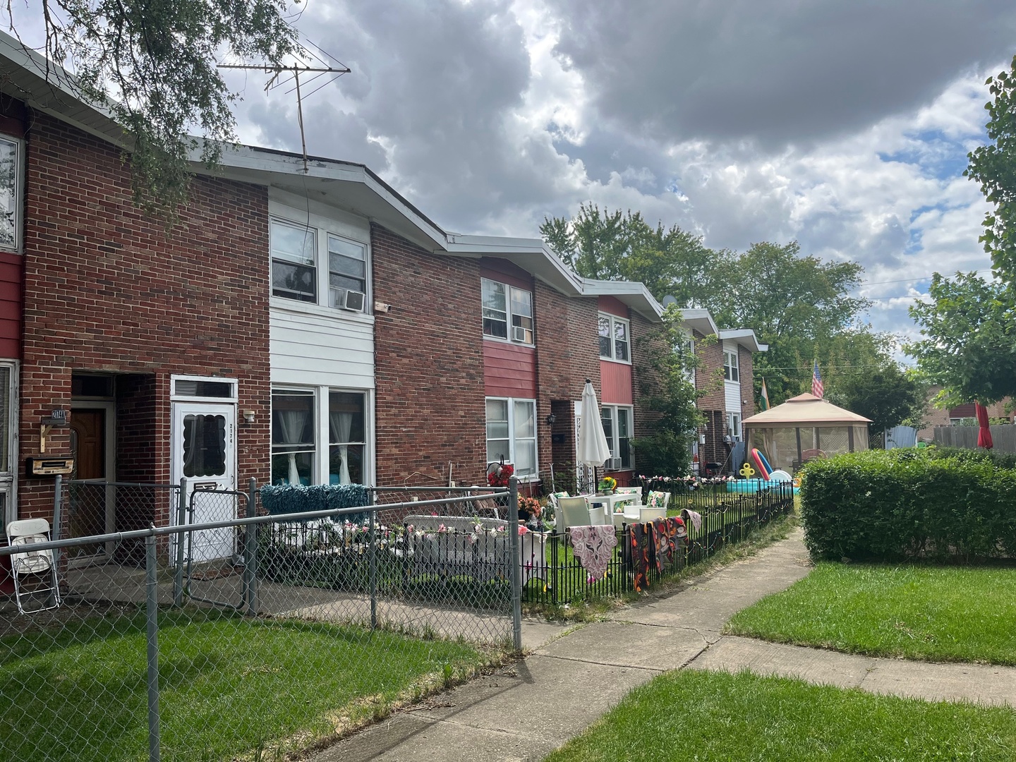 2174 Chestnut Street D Property Photo 2
