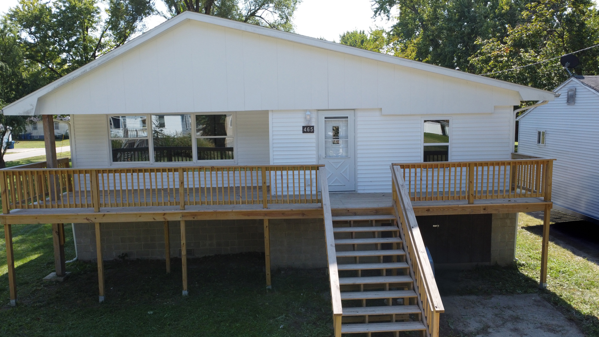 465 E Ash Street Property Photo 2