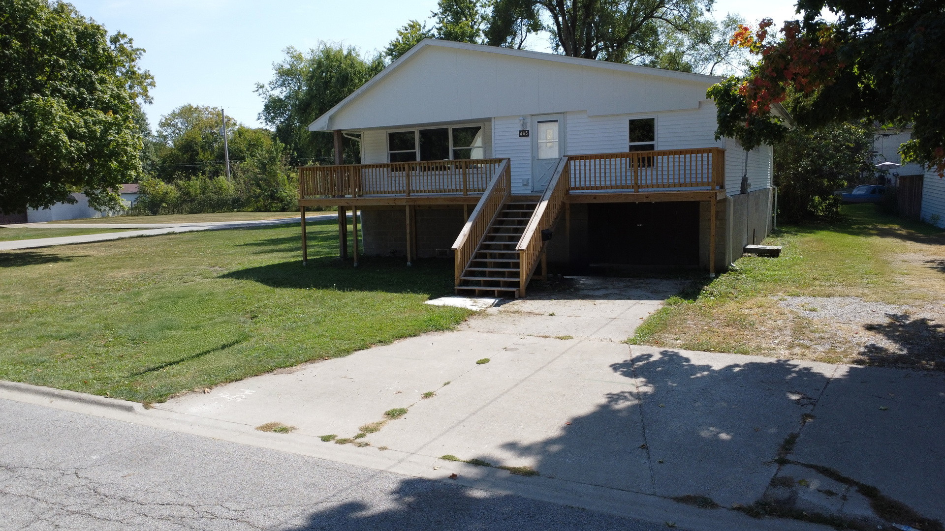 465 E Ash Street Property Photo 3
