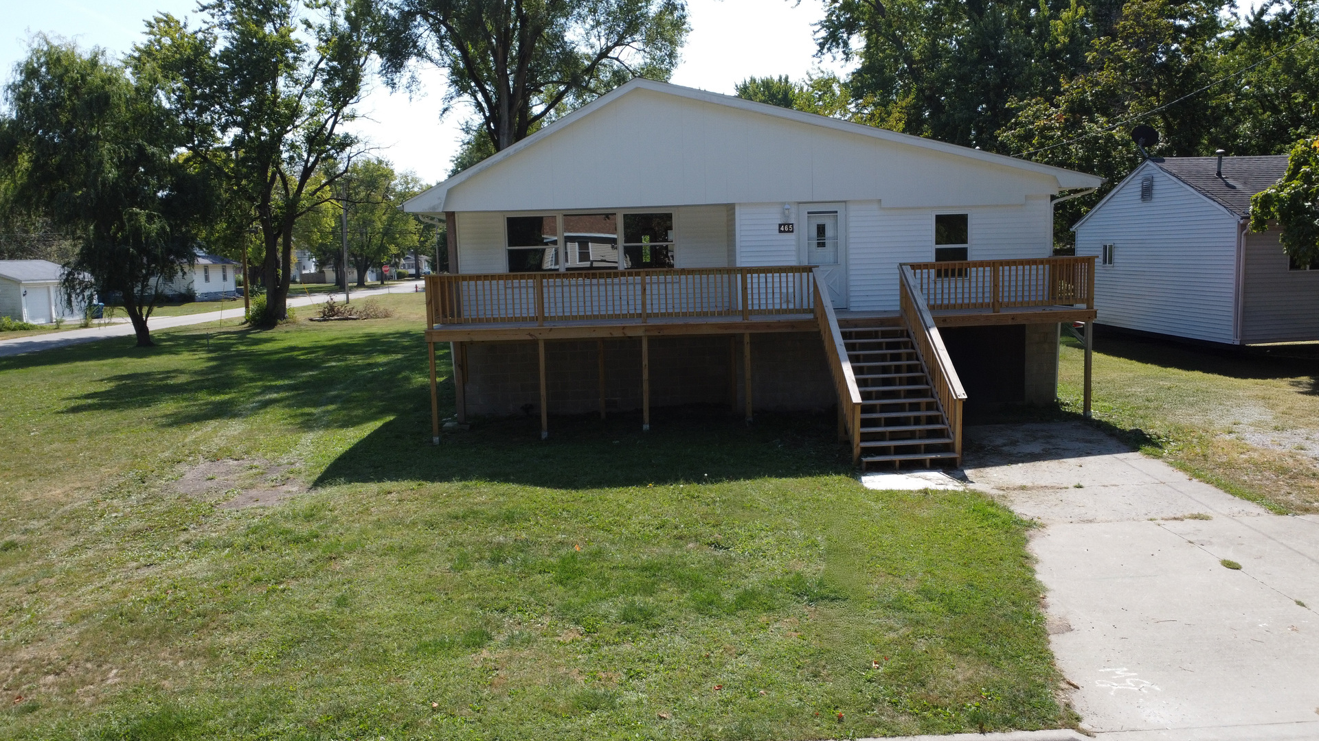 465 E Ash Street Property Photo 4