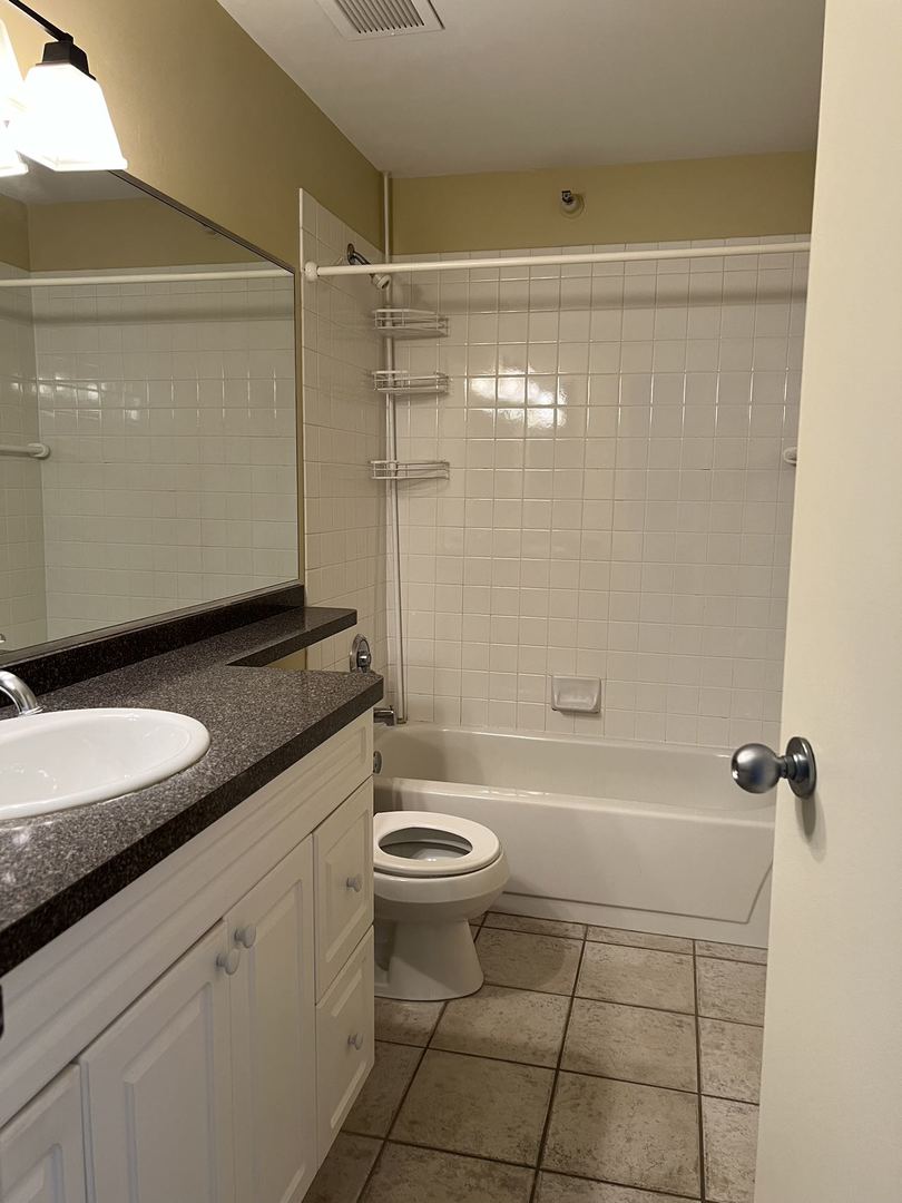 3660 N Lake Shore Drive 4702 Property Photo 8