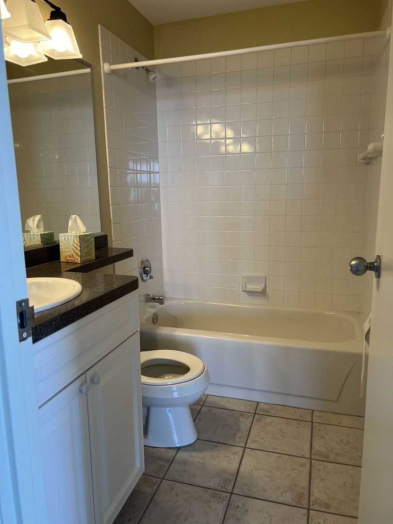 3660 N Lake Shore Drive 4702 Property Photo 9