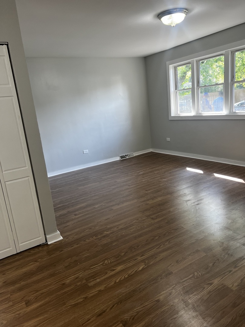 5119 S Lowe Avenue Property Photo 3