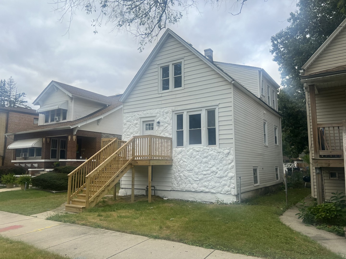 10728 S La Salle Street Property Photo 2