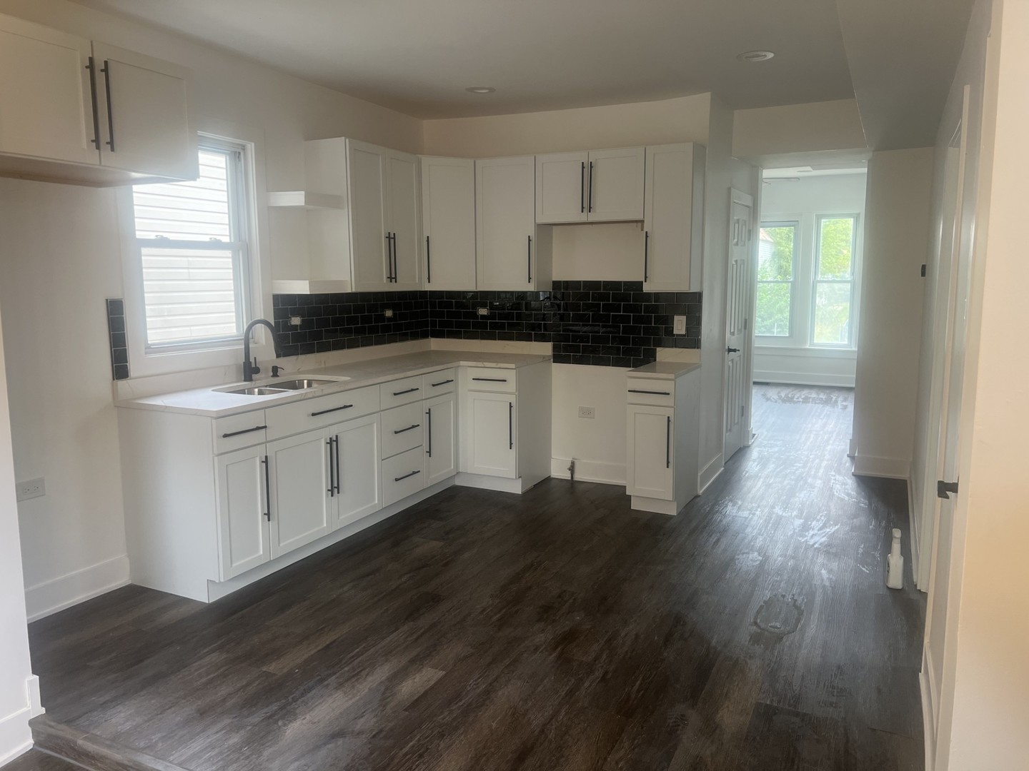10728 S La Salle Street Property Photo 4