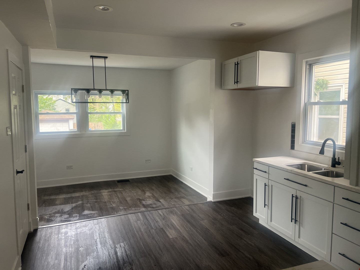 10728 S La Salle Street Property Photo 5