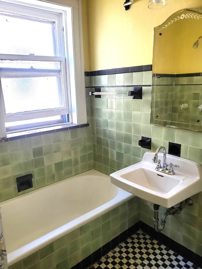6906 S Oglesby Avenue C3 Property Photo 8