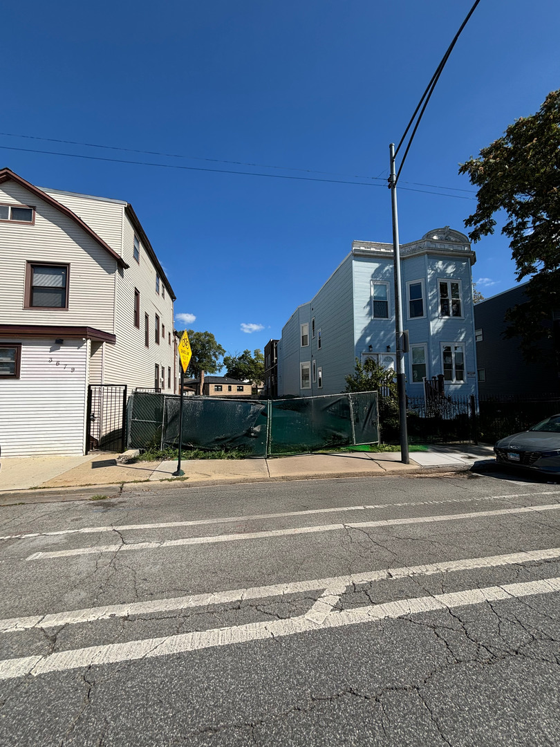 3675 N Elston Avenue Property Photo 1