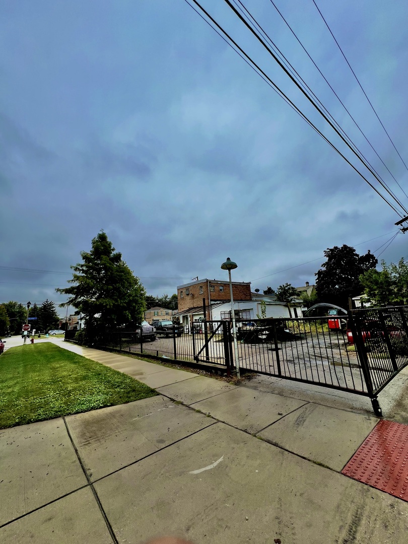 7032 Pershing Road Property Photo 4
