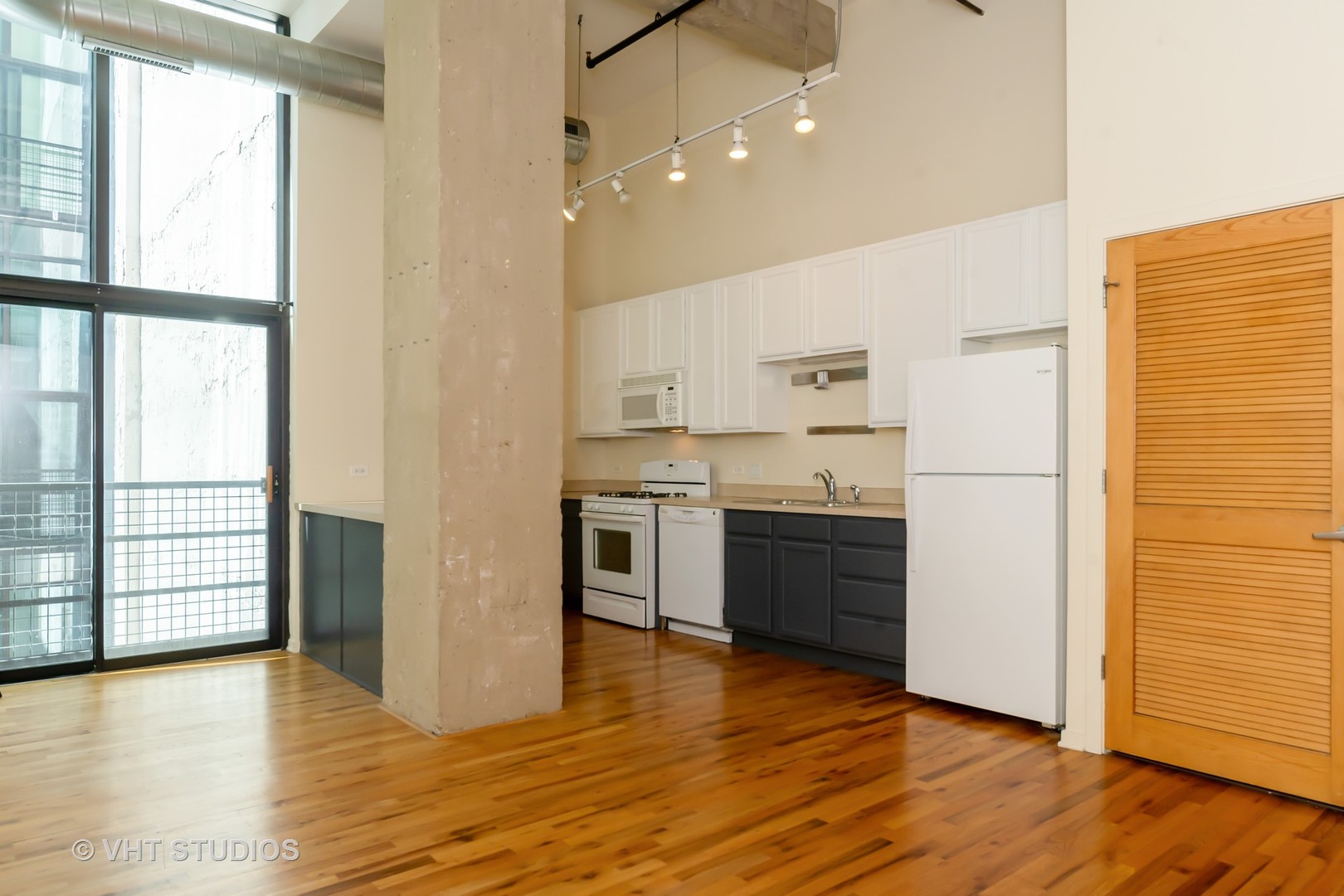 1645 W Ogden Avenue 434 Property Photo 2
